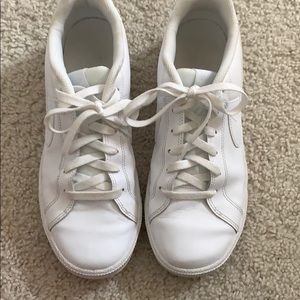 Nike Shoes - White nike sneakers Nike Shoes - White nike sneakers